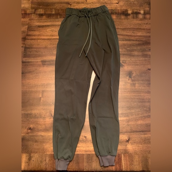 Lululemon Stretch High-Rise Jogger Full Length Dark Olive Women’s 2 - Picture 1 of 5